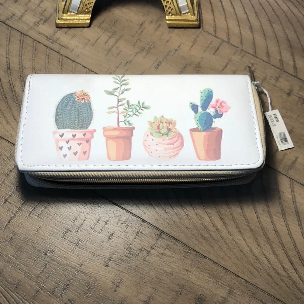 NWT Western Garden 🪴 Security Zip Vegan Wallet. Roomy!